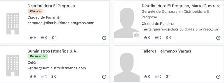 Directorio de contactos en Odoo mostrando empresas con etiquetas de cliente y proveedor y sus personas asociadas